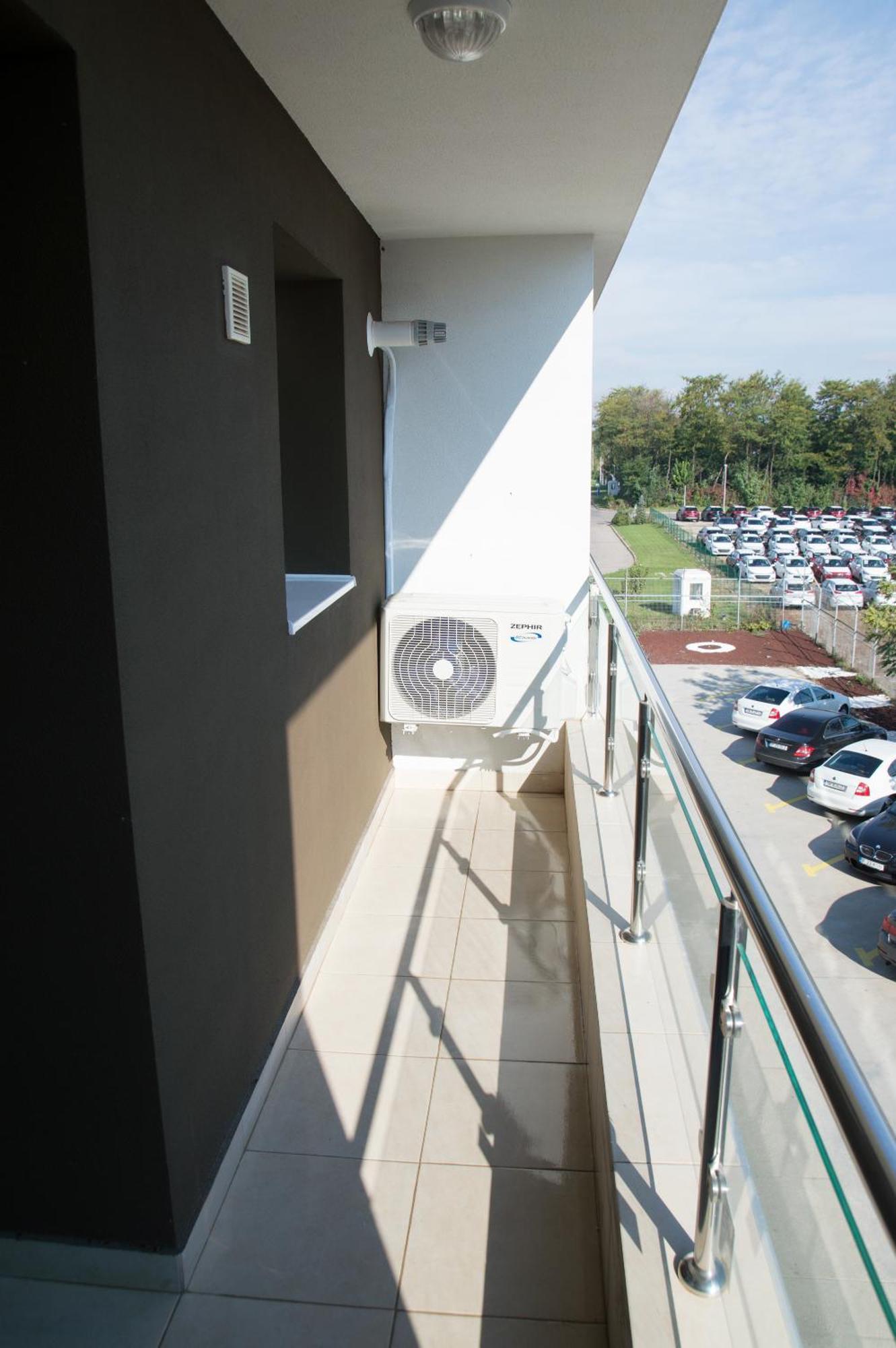 Airport Residence - 5 Mins From Airport Otopeni Exterior foto